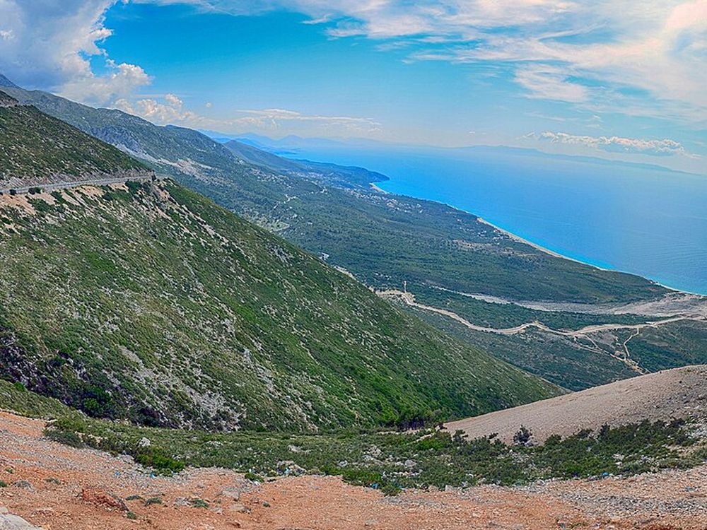 La Riviera dal passo di Llogara, Tra Valona e Dhërmi