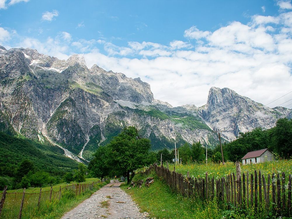 La valle di Theth, Alpi albanesi, Albania settentrionale