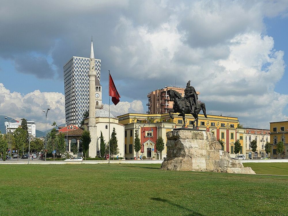 Piazza Skanderbeg, Tirana
