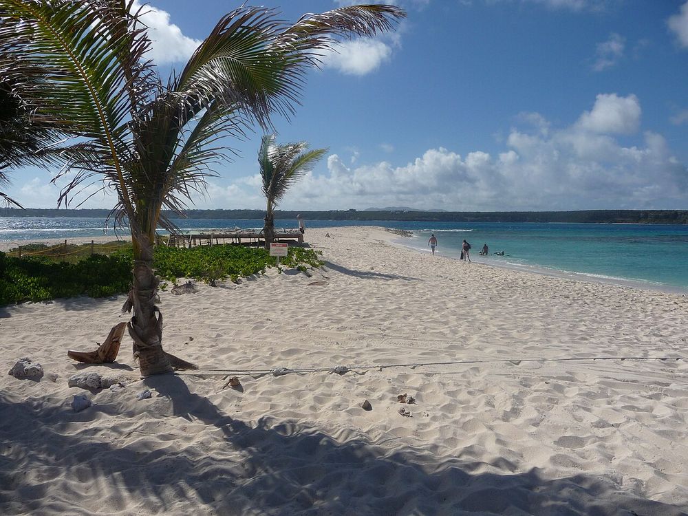 Sandy Island, Al largo di Road Bay