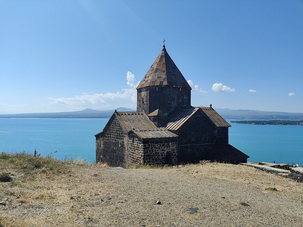 Sevanavank y el lago Seván, Gegharkunik, a una hora de Ereván