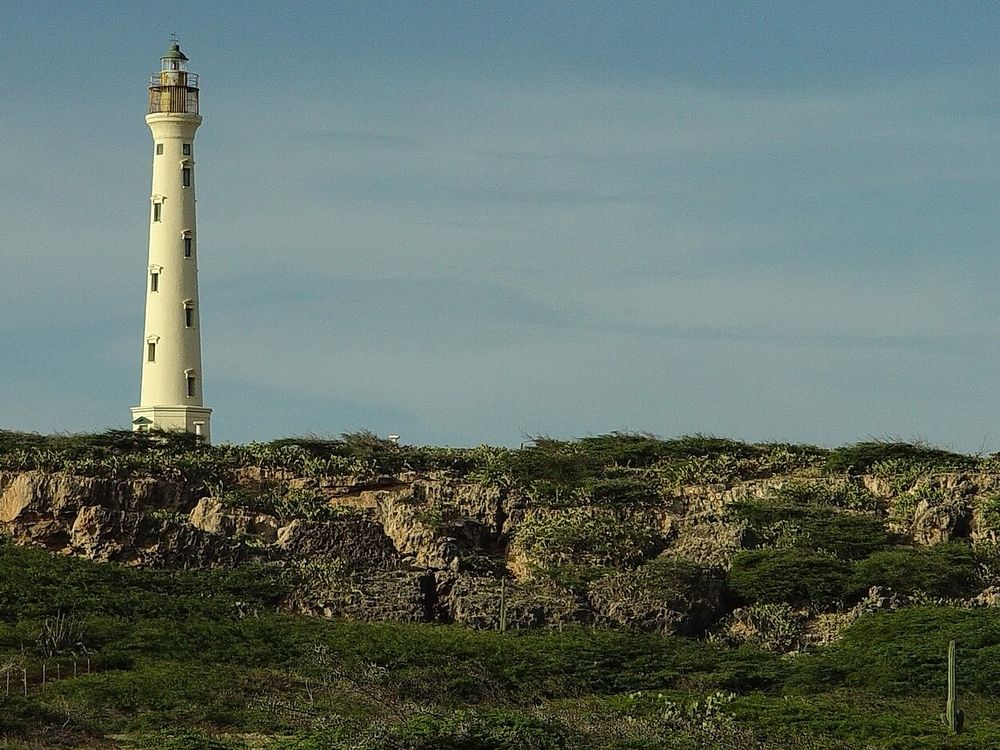 O Farol California, Ponta noroeste