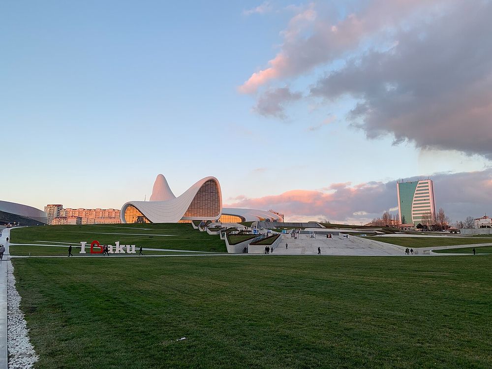 Heydar Aliyev Center, North of the centre