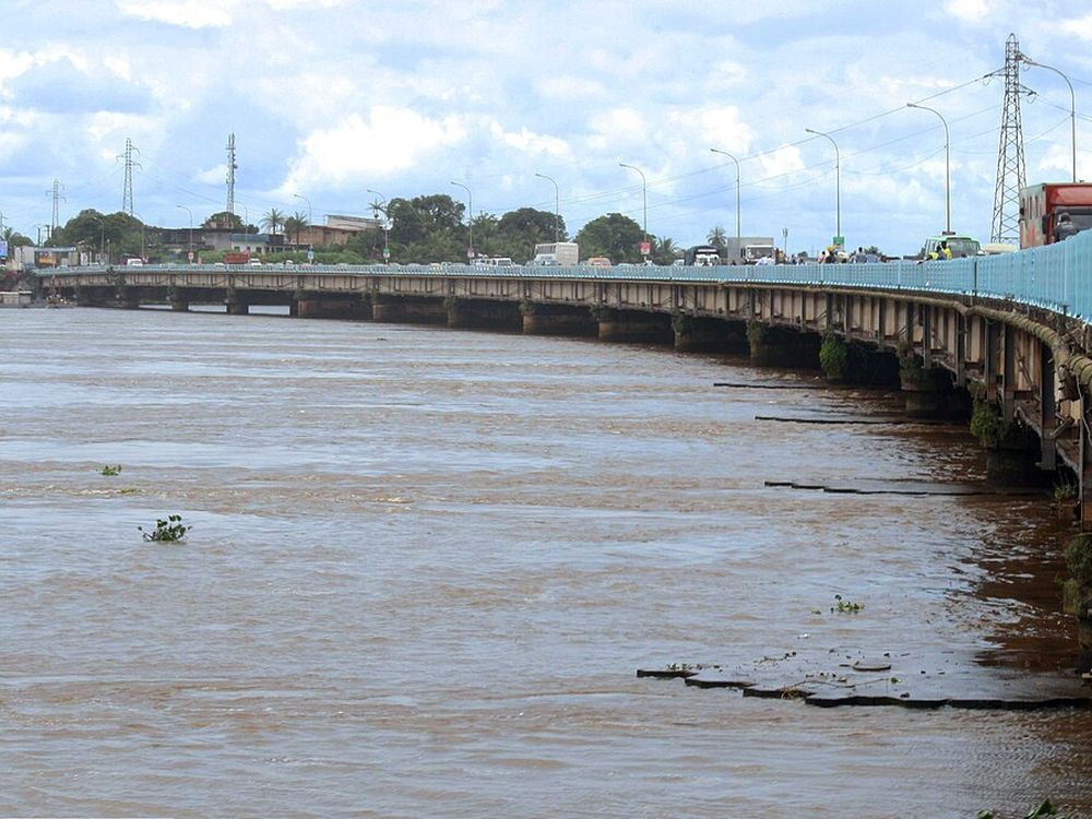 Il ponte sul Wouri, Douala