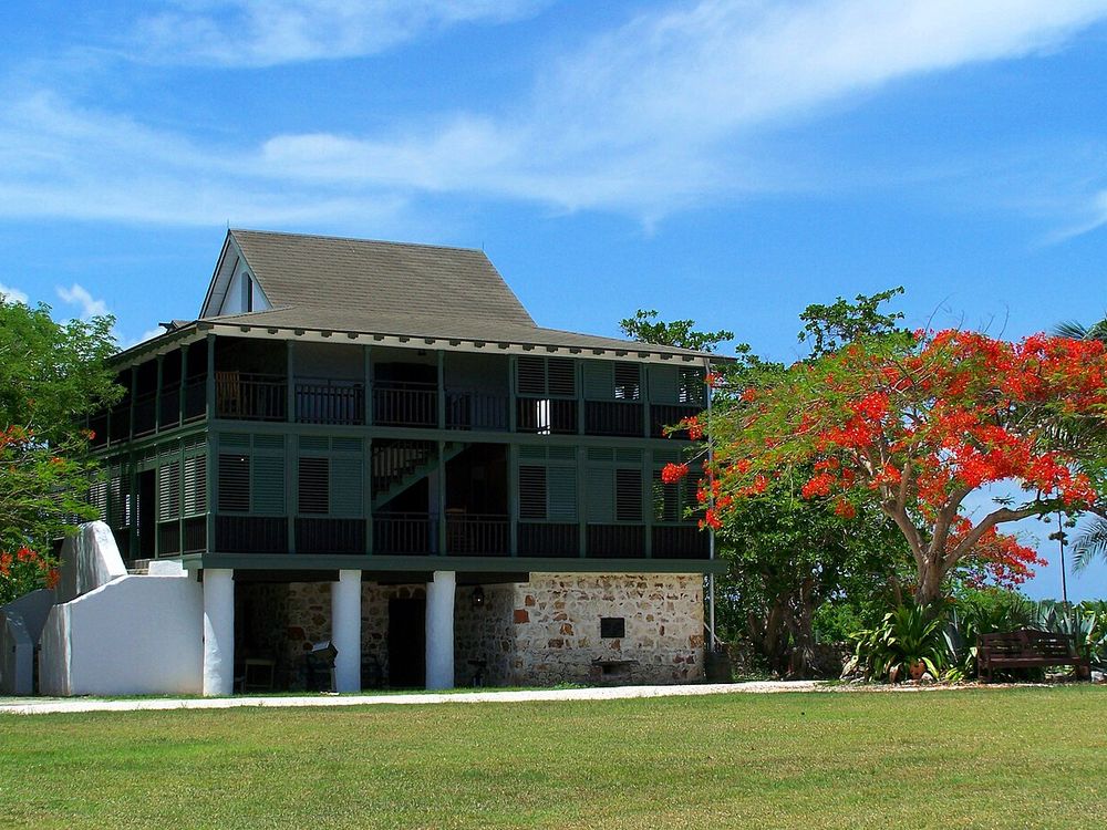 Pedro St. James, Savannah, Gran Caimán
