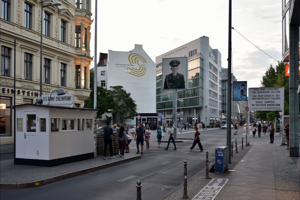 Checkpoint Charlie, Friedrichstrasse, Kreuzberg