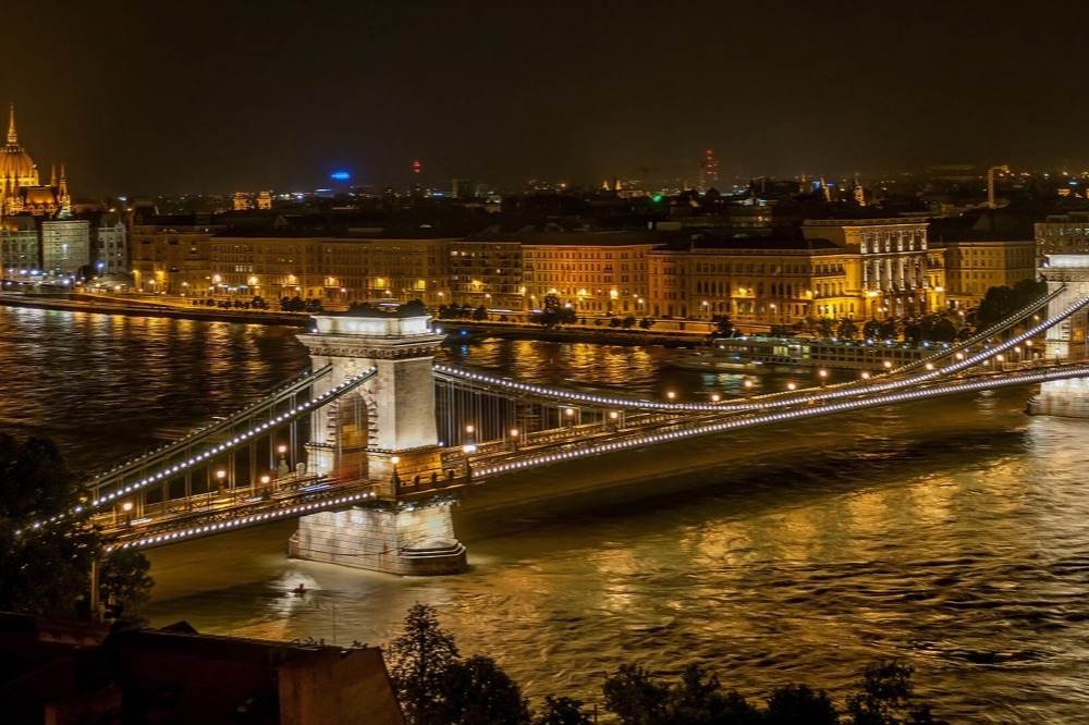 The Chain Bridge, Between Pest and Buda