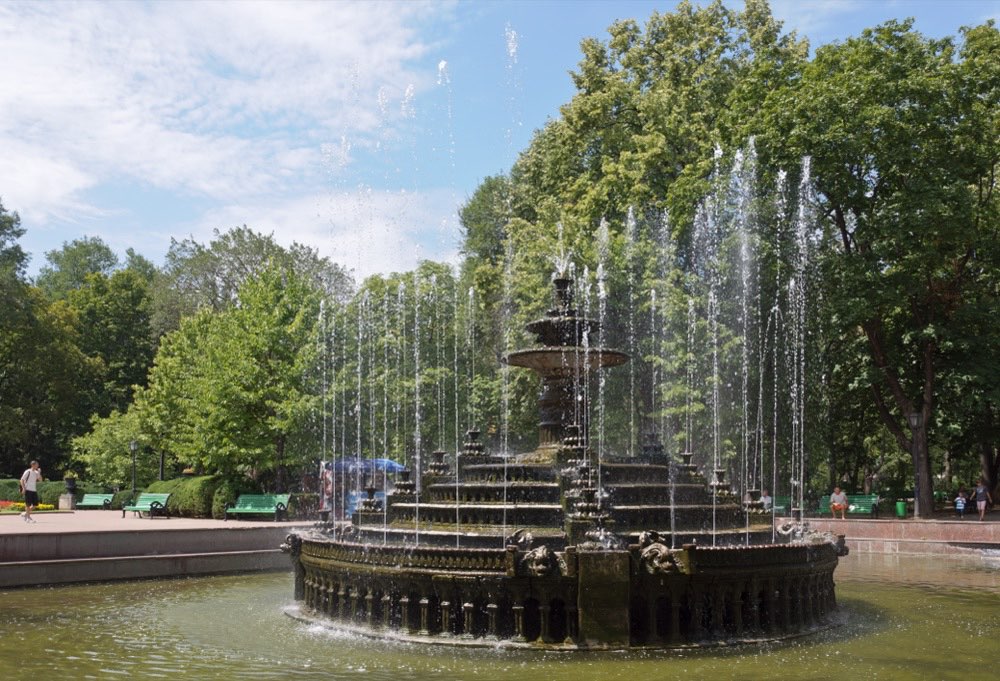 Ștefan cel Mare park and his statue, Central Chișinău