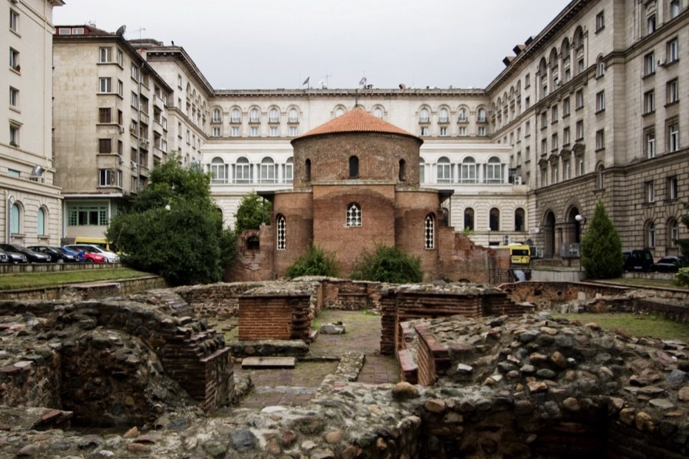 The Rotunda of St George and the Roman ruins, A courtyard behind the government buildings