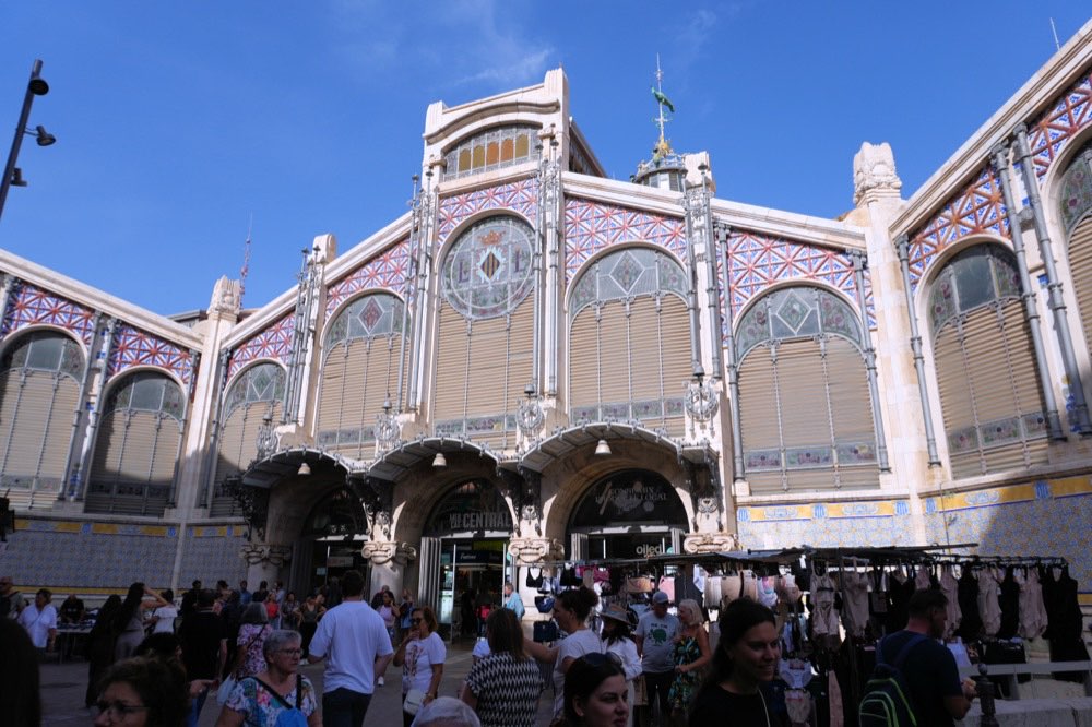 The Central Market, Beside the Lonja