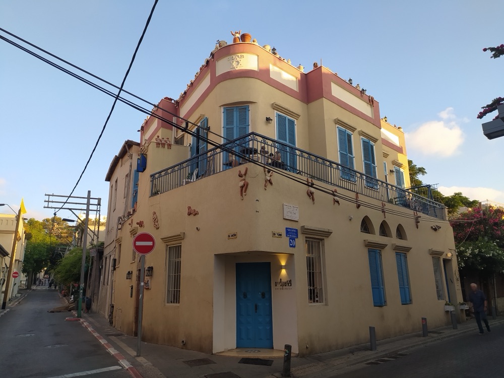 Neve Tzedek, Southwest of the centre