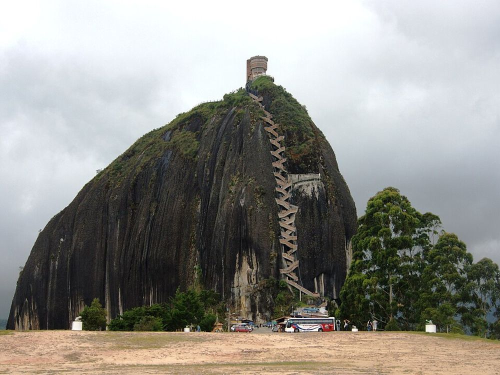 La roca de El Peñol, Guatapé, unes dues hores de Medellín