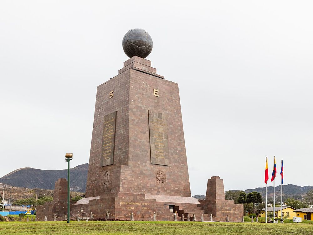 El monumento Mitad del Mundo, Al norte de Quito