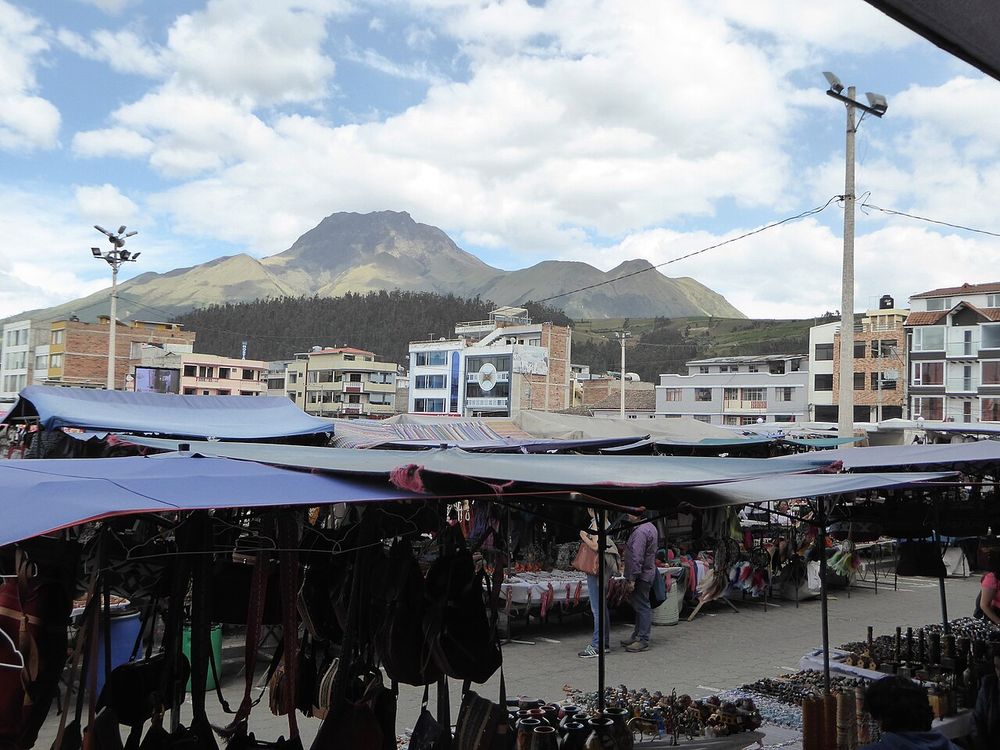El mercado de la Plaza de los Ponchos, Otavalo