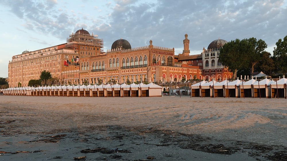 Hotel Excelsior, Lungomare Marconi, Lido