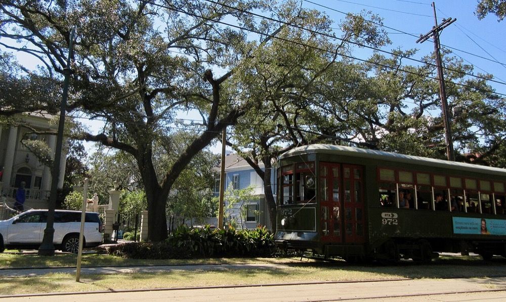 St. Charles streetcar, Uptown, New Orleans