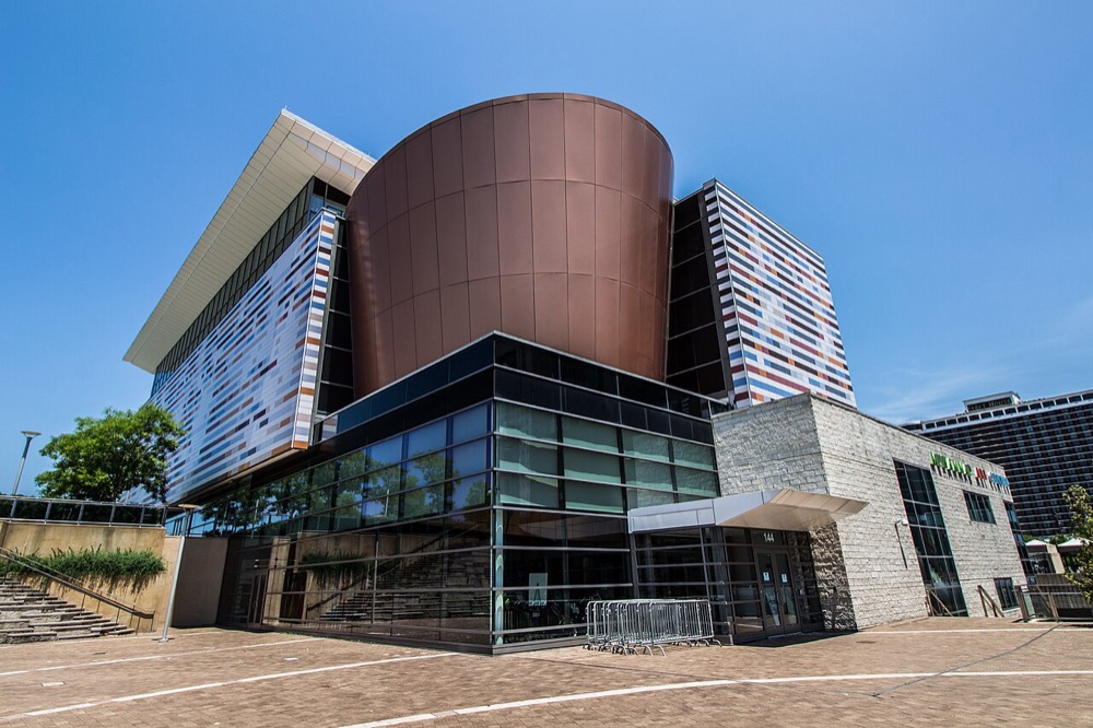 Muhammad Ali Center, Main Street, downtown