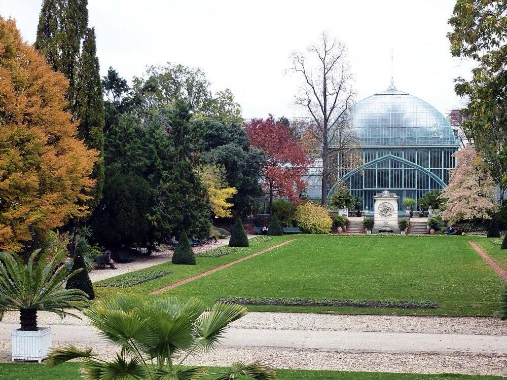 Jardin des Serres d'Auteuil, Next to Stade Roland-Garros