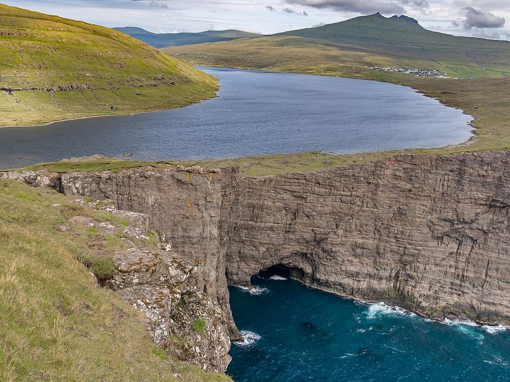 Sørvágsvatn desde Trælanípa, Vágar