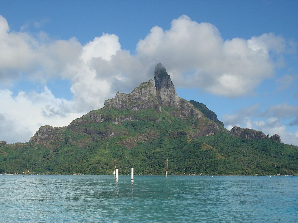 El monte Otemanu y la laguna, Bora Bora, islas de la Sociedad