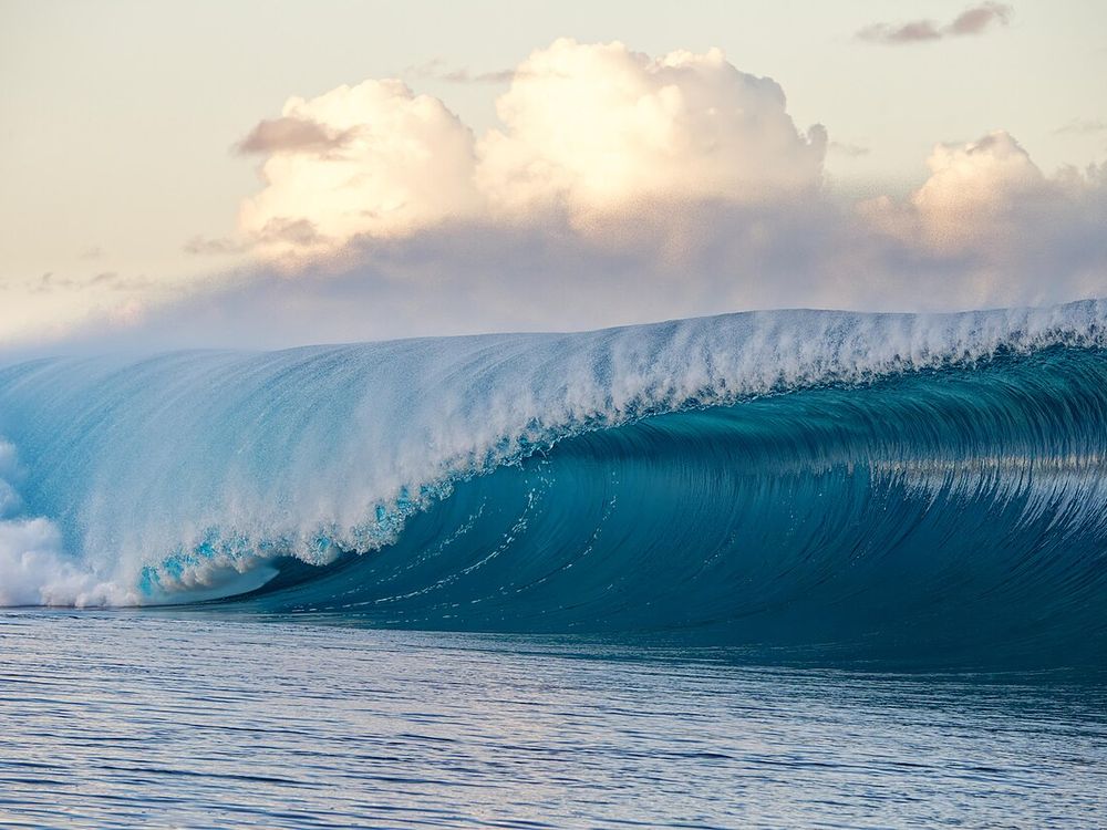 La ola de Teahupo'o, Tahiti Iti, suroeste de Tahití