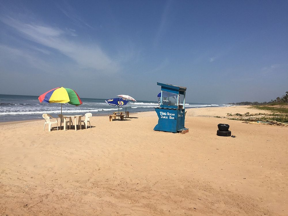 A praia de Bijilo, Bijilo, ao sul de Kololi