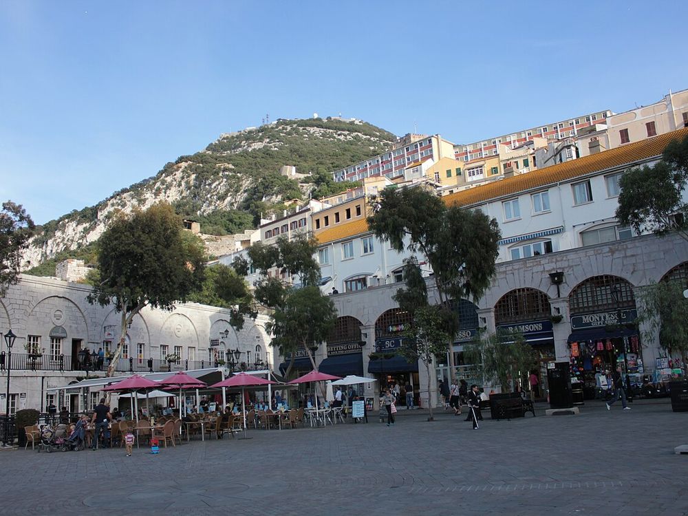 Casemates Square, Centro da cidade