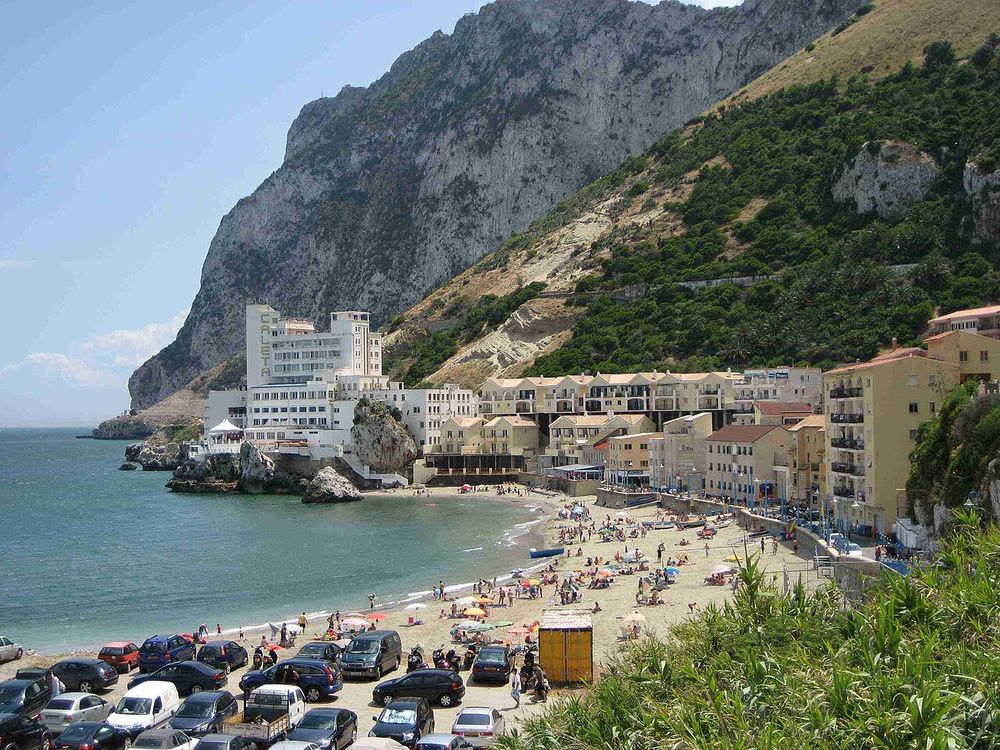 Catalan Bay, O lado leste