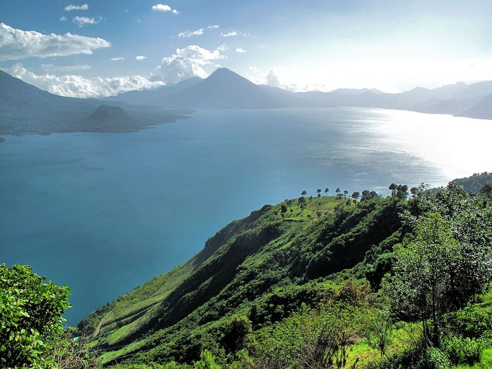 El lago de Atitlán, Sololá