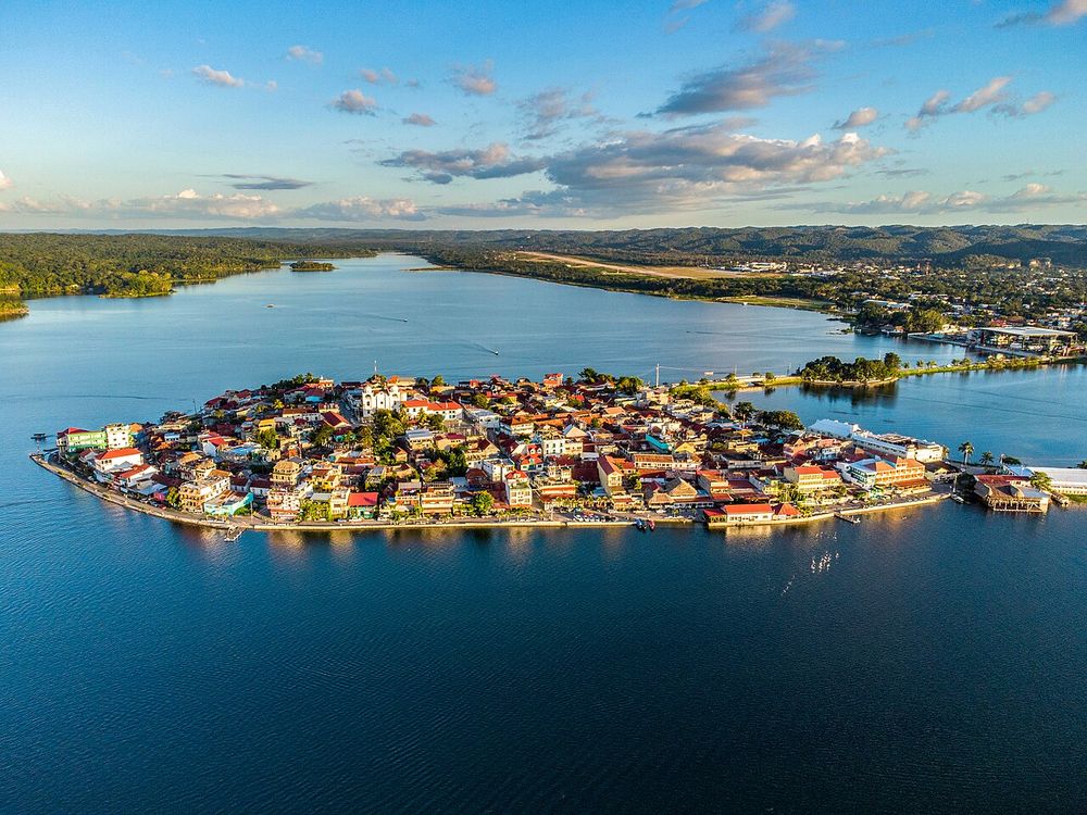 Flores, Lago Petén Itzá