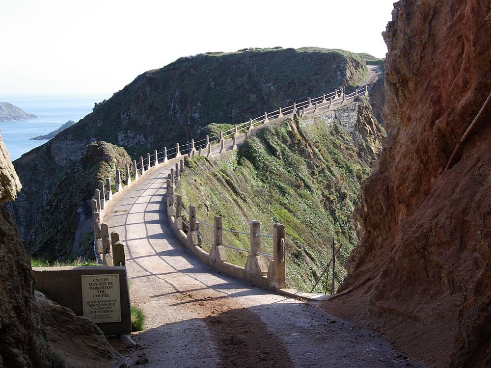 Sark e La Coupee, Circa un'ora di traghetto