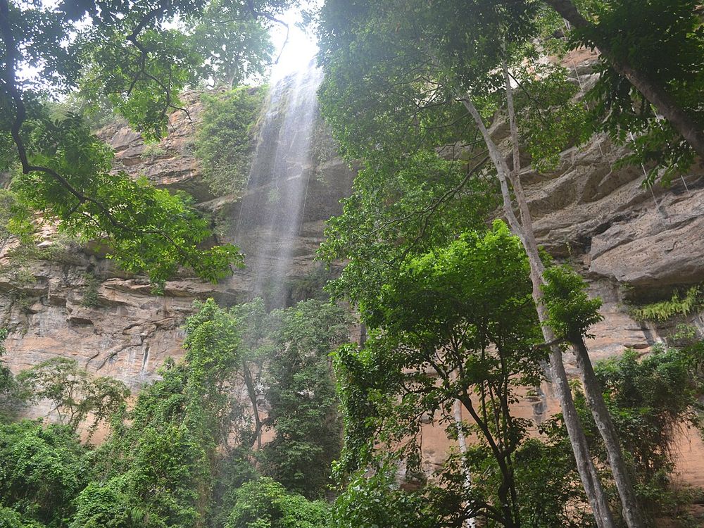 De waterval Bruidssluier, Bij Kindia
