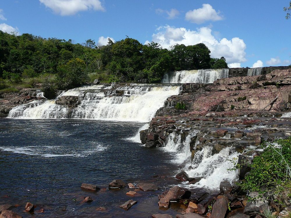 De Orinduikwatervallen, Ireng-rivier, aan de grens met Brazilië