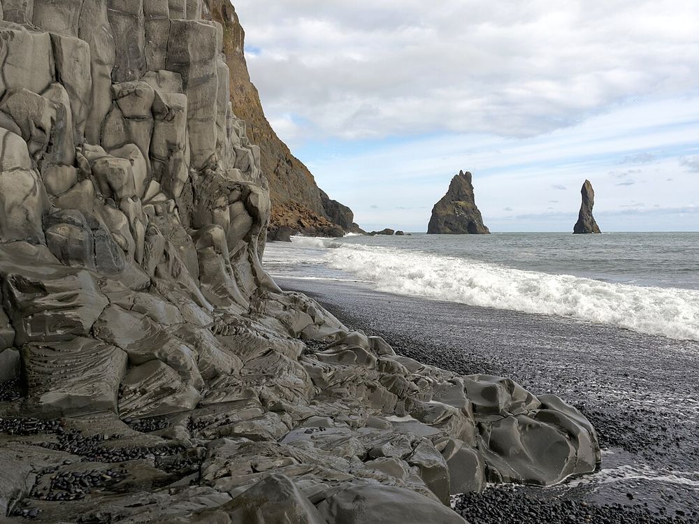 Reynisfjara, Vicino a Vík