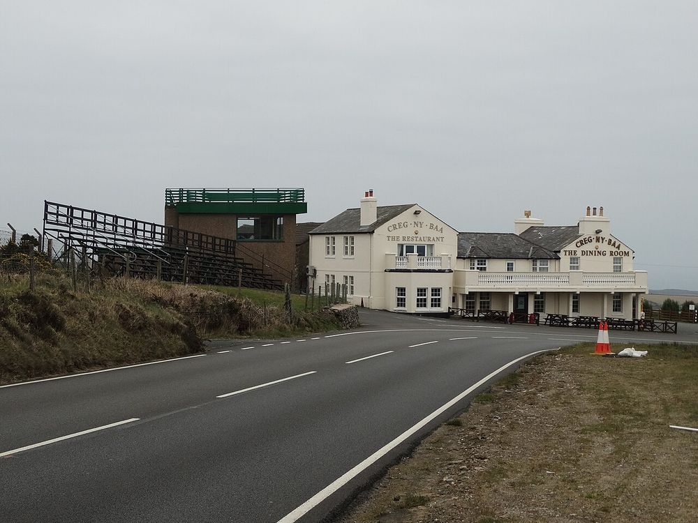 Creg-ny-Baa en el circuito del TT, Mountain Road, por encima de Onchan