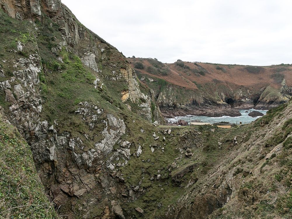 Devil's Hole, costa nord, St Mary