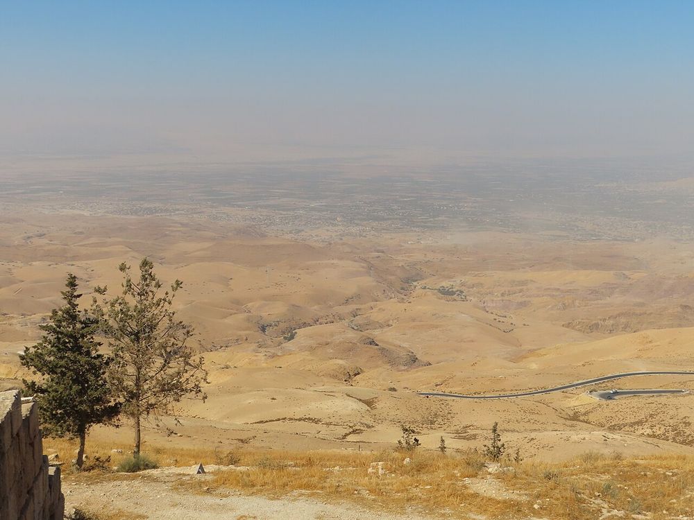 El monte Nebo, Cerca de Madaba