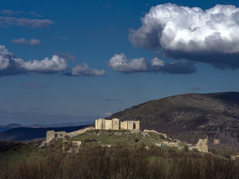 La fortezza di Novo Brdo, Novo Brdo, a est di Pristina