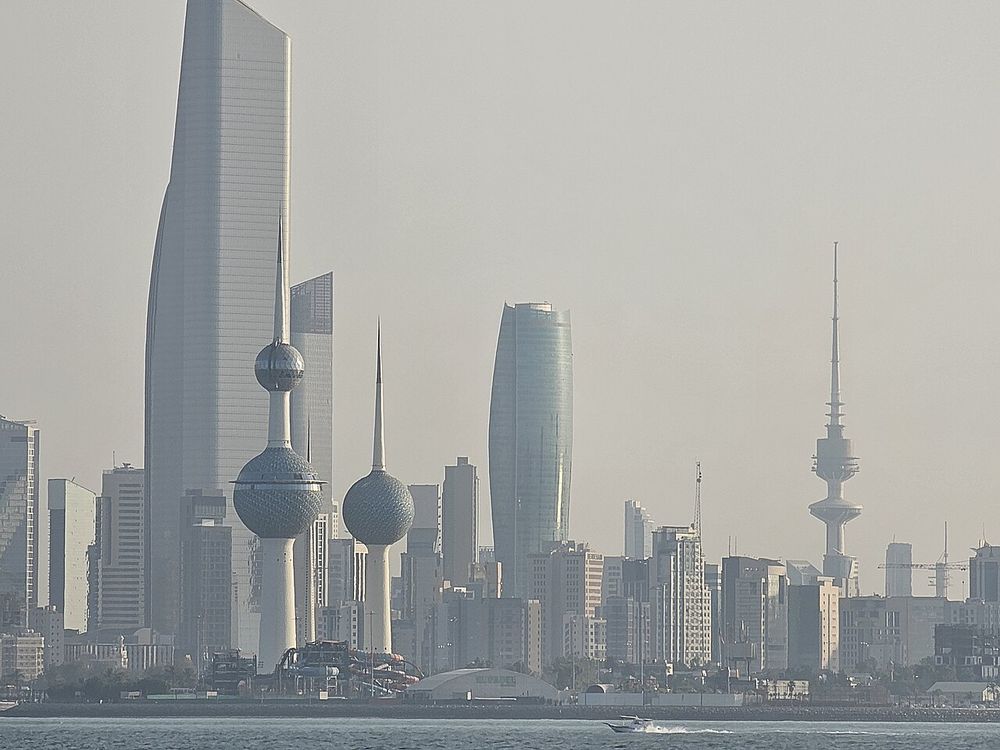 Arabian Gulf Street e o skyline, Cidade do Kuwait