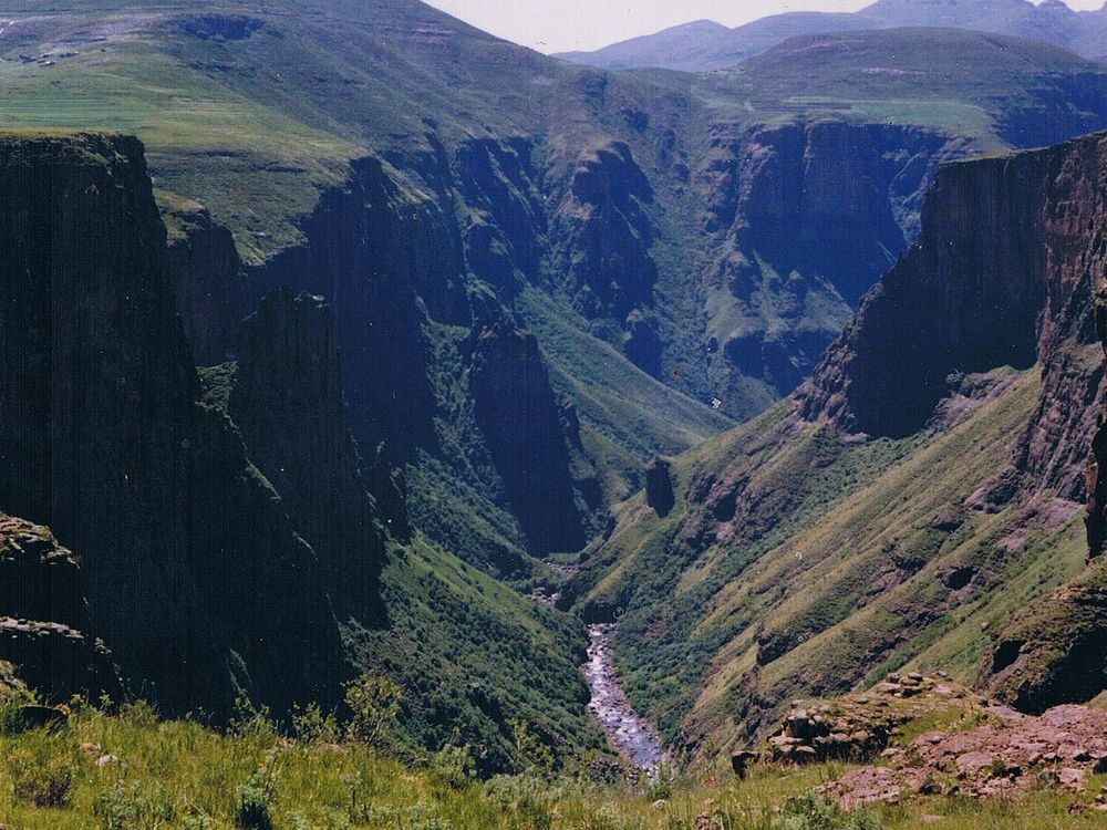 De Maletsunyane-watervallen en de kloof, Semonkong
