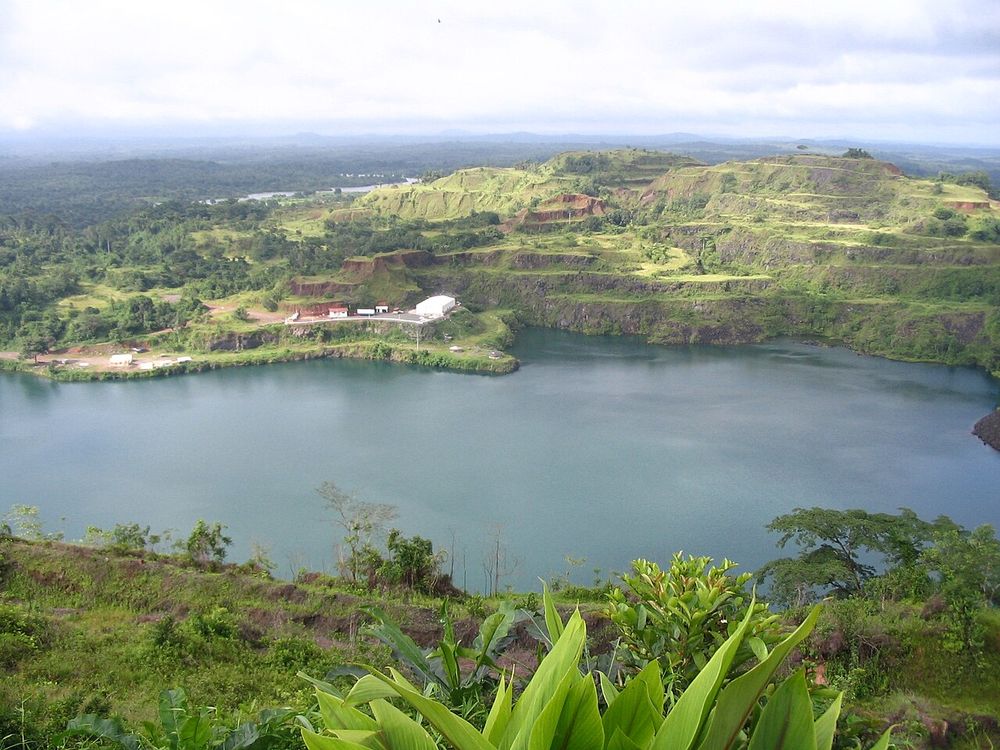 O Blue Lake, Perto de Tubmanburg, condado de Bomi