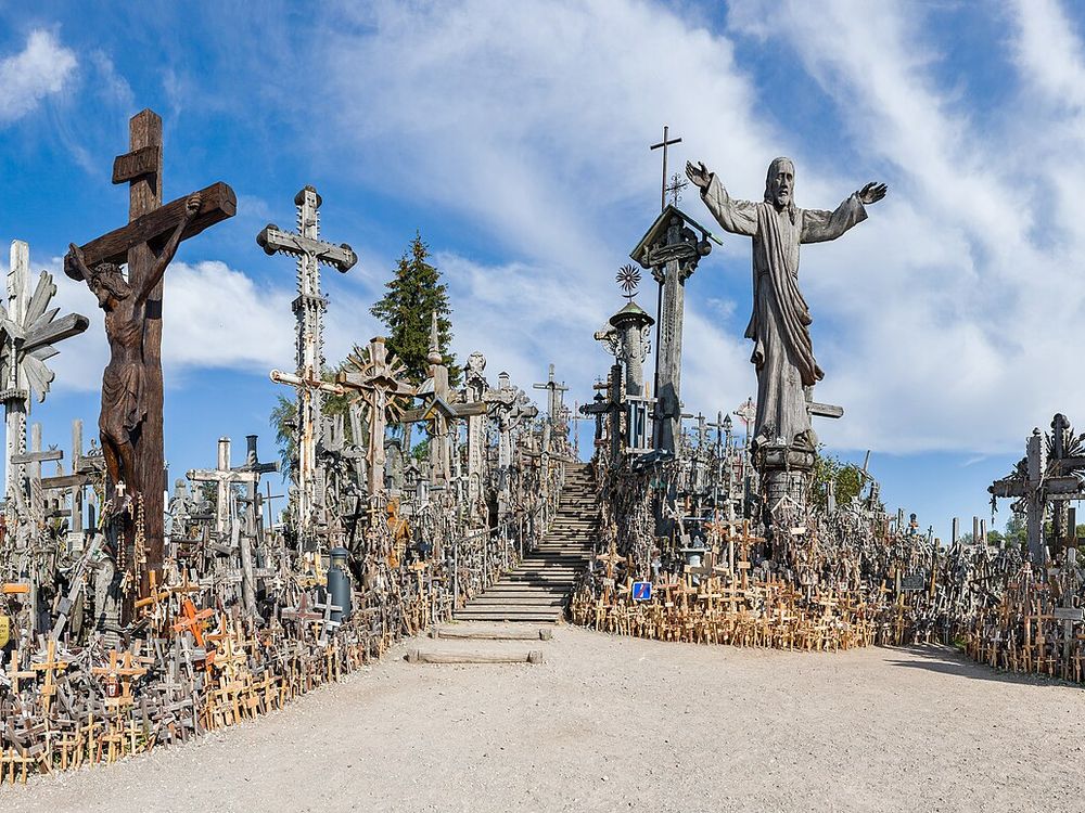 La Colina de las Cruces, Cerca de Šiauliai