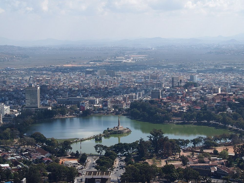 El lago Anosy y la ciudad alta, Antananarivo