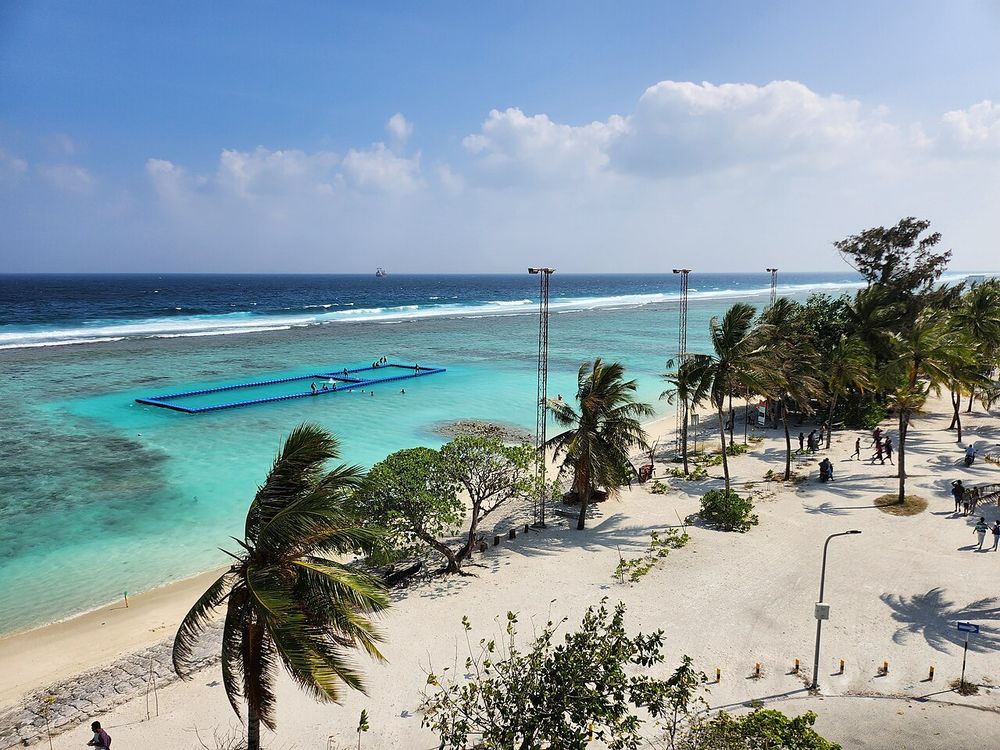 La spiaggia di Hulhumalé, Hulhumalé, accanto all'aeroporto