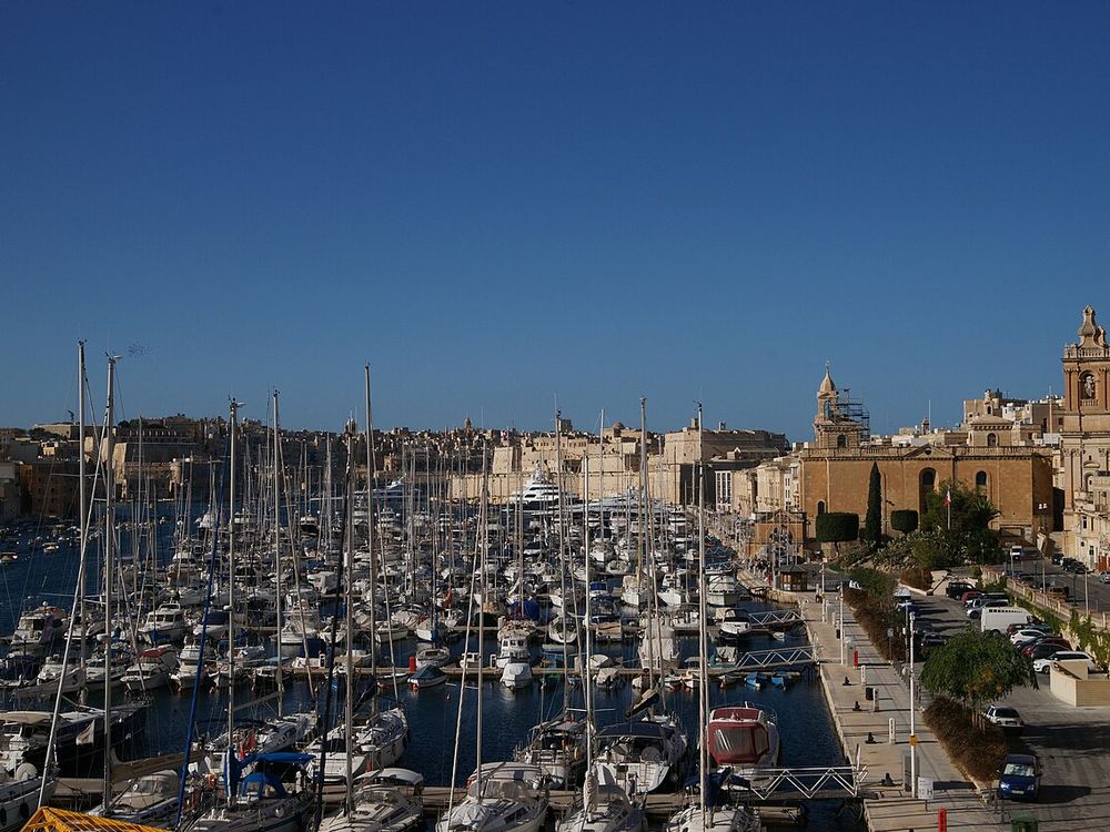 Birgu e le Tre Città, Dall'altra parte del Grand Harbour rispetto a La Valletta