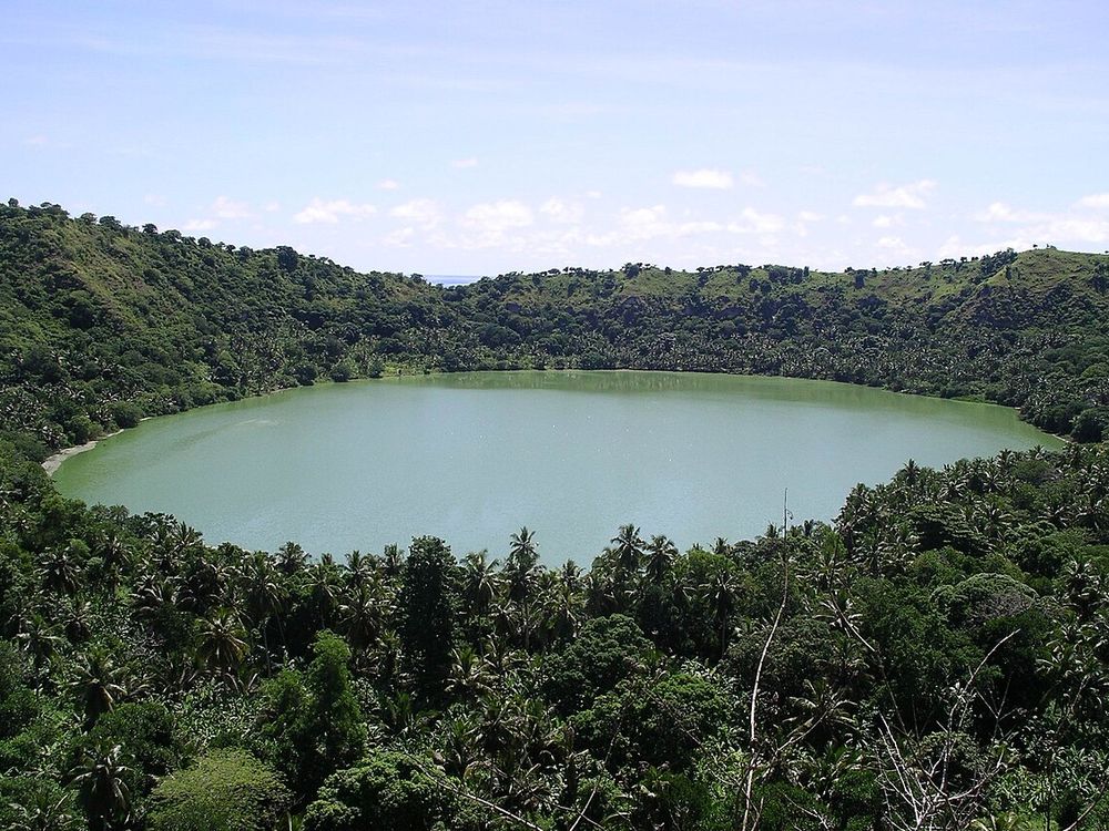 El lago del cráter Dziani, Petite-Terre