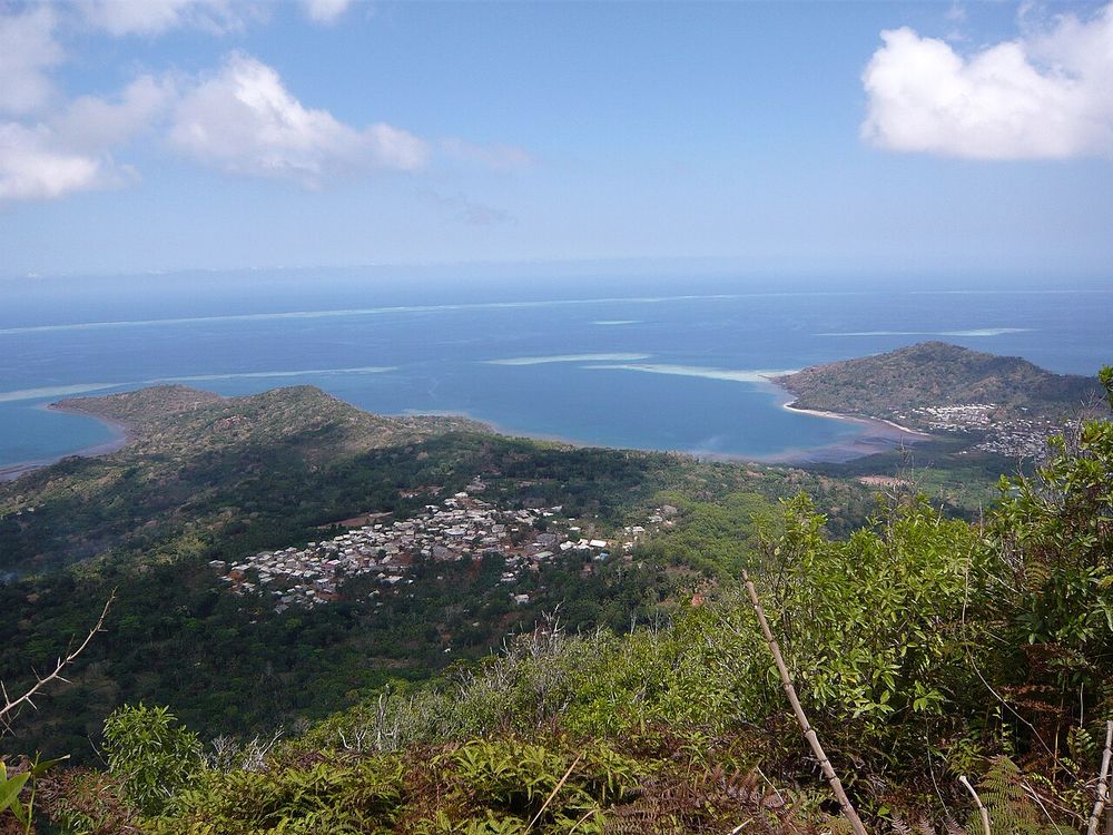 La laguna, Alrededor de toda la isla