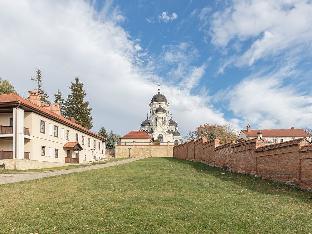 Il monastero di Capriana, Foresta di Codri