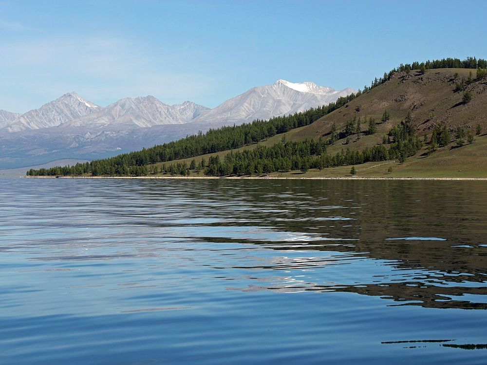 El lago Khövsgöl, Provincia de Khövsgöl, cerca de la frontera rusa