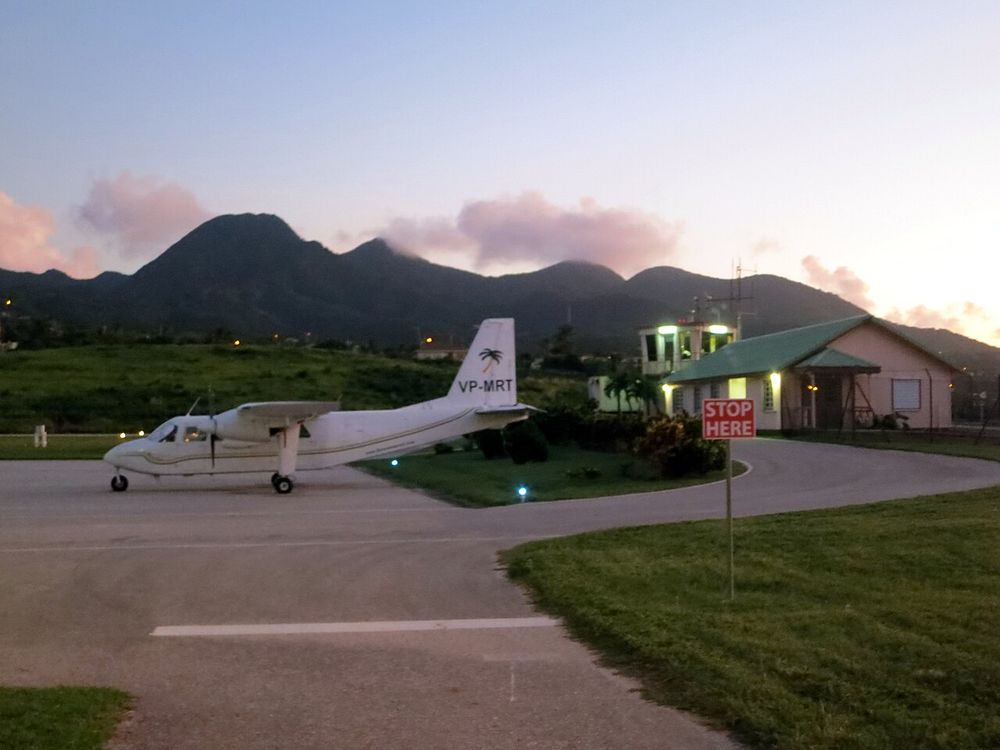 Aeroporto John A. Osborne, Gerald's, nord dell'isola